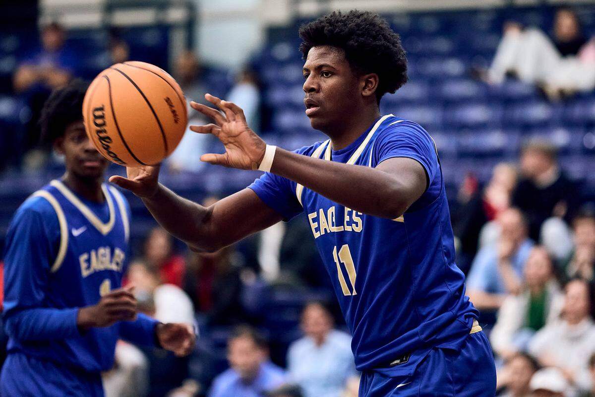 SouthLake Christian forward Jalen Paige (11) gets the ball to an outlet in the second half of the 2025 Charlotte Latin Invitational Finals against Charlotte Catholic.