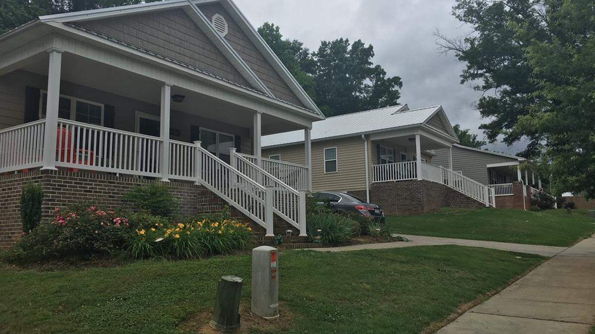 dog attacked and seriously injured a 5-year-old girl in Mooresville on Sunday afternoon, officials say.