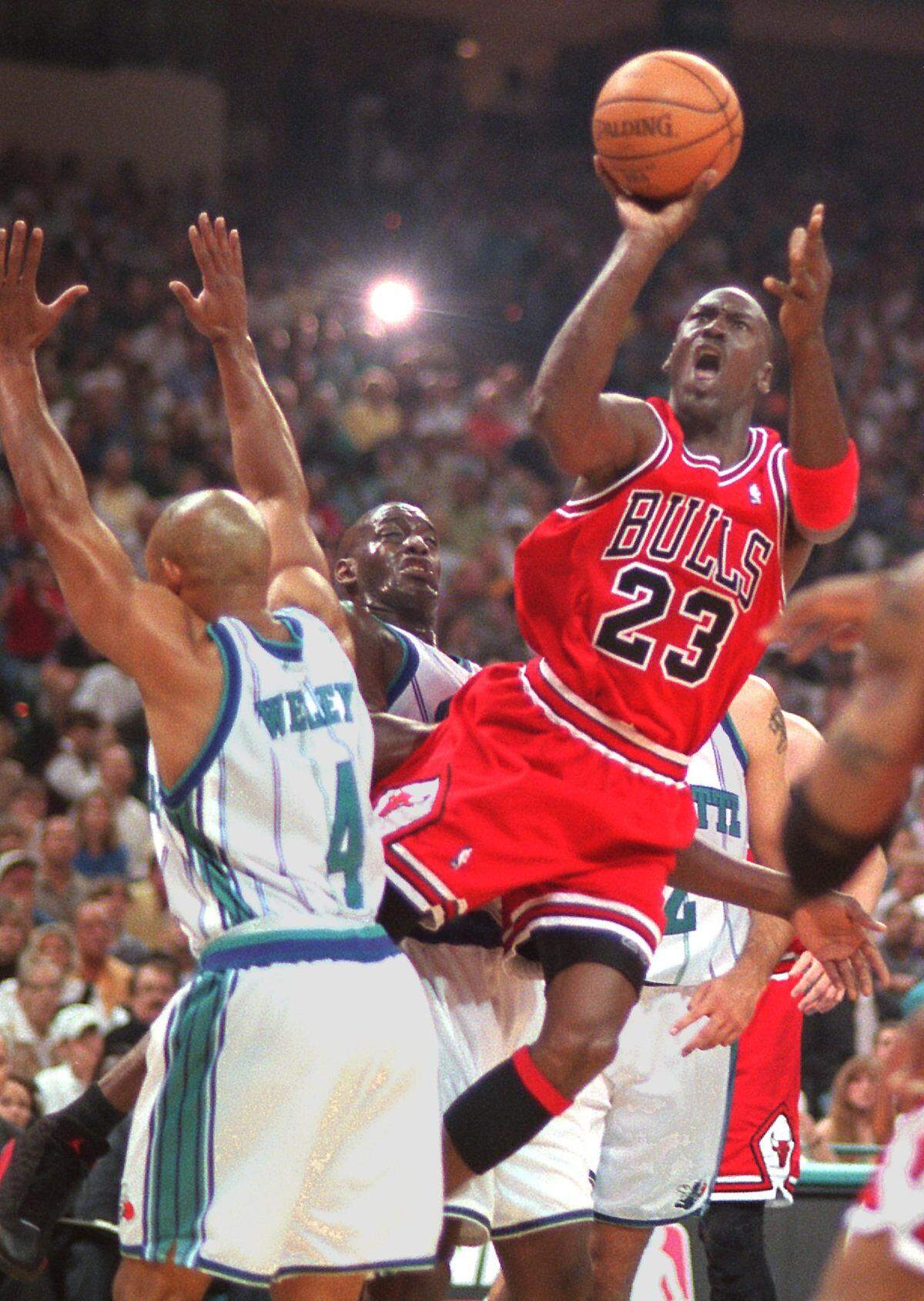 5/10/98 Chicago Bulls guard Michael Jordan slices through the Charlotte Hornets defense (L-R) David Wesley, Anthony Mason and Vlade Divac Sunday afternoon at the Charlotte Coliseum.