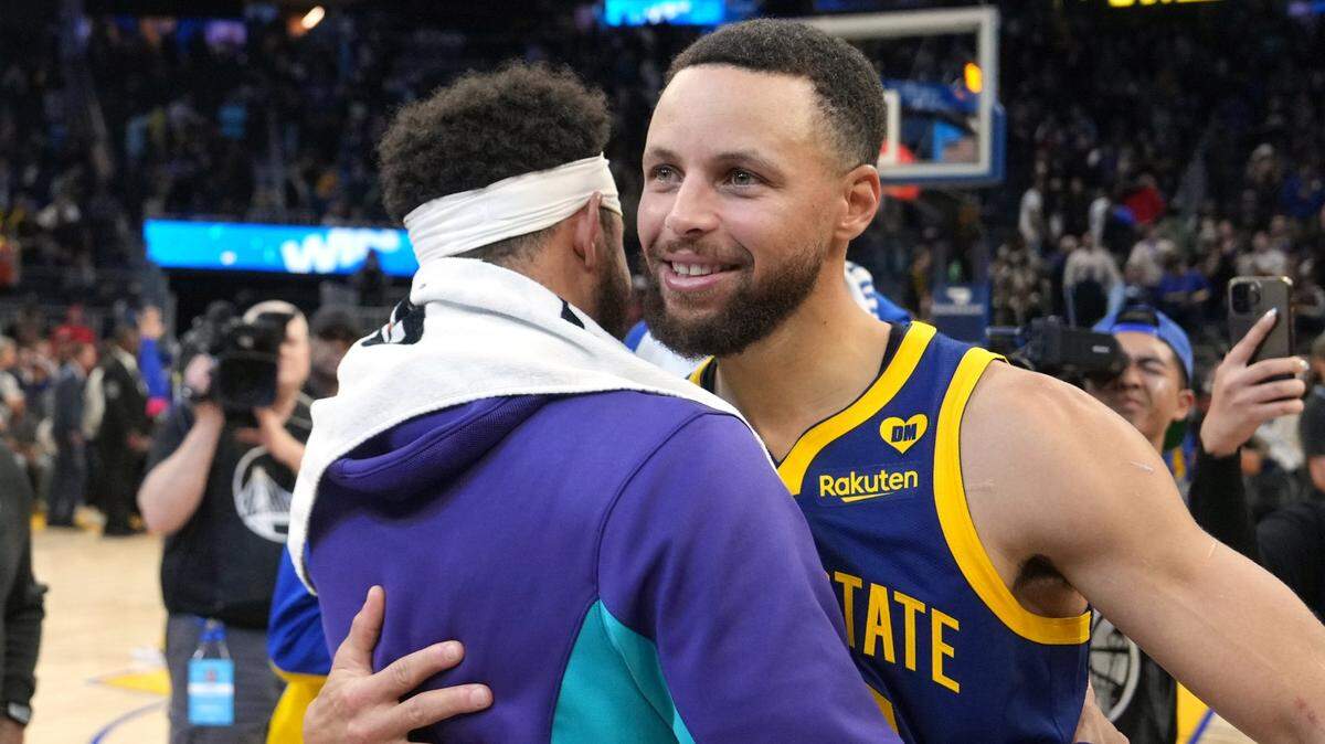 Feb 23, 2024; San Francisco, California, USA; Golden State Warriors guard Stephen Curry (right) hugs Charlotte Hornets guard Seth Curry (left) after the game at Chase Center. Mandatory Credit: Darren Yamashita-USA TODAY Sports