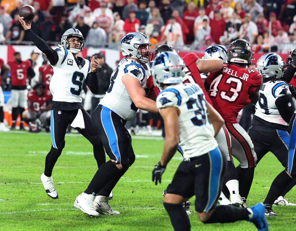 Carolina Panthers quarterback Bryce Young passes to a receiver as the Tampa Bay Buccaneers defense rushes during action at Raymond James Stadium in Tampa, FL. on Saturday, January 3, 2026. The Buccaneers defeated the Panthers 16-14.