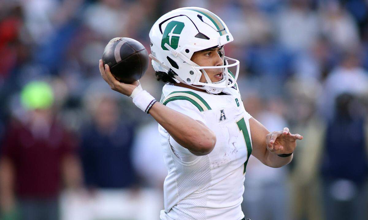 Charlotte 49ers quarterback Max Brown (1) throws a pass against the Navy Midshipmen during the first half at Navy-Marine Corps Memorial Stadium. Daniel Kucin Jr.-Imagn Images