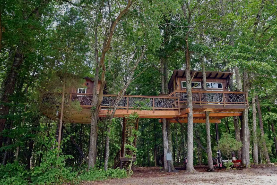 These images can only be used with stories related to Airbnb listings.