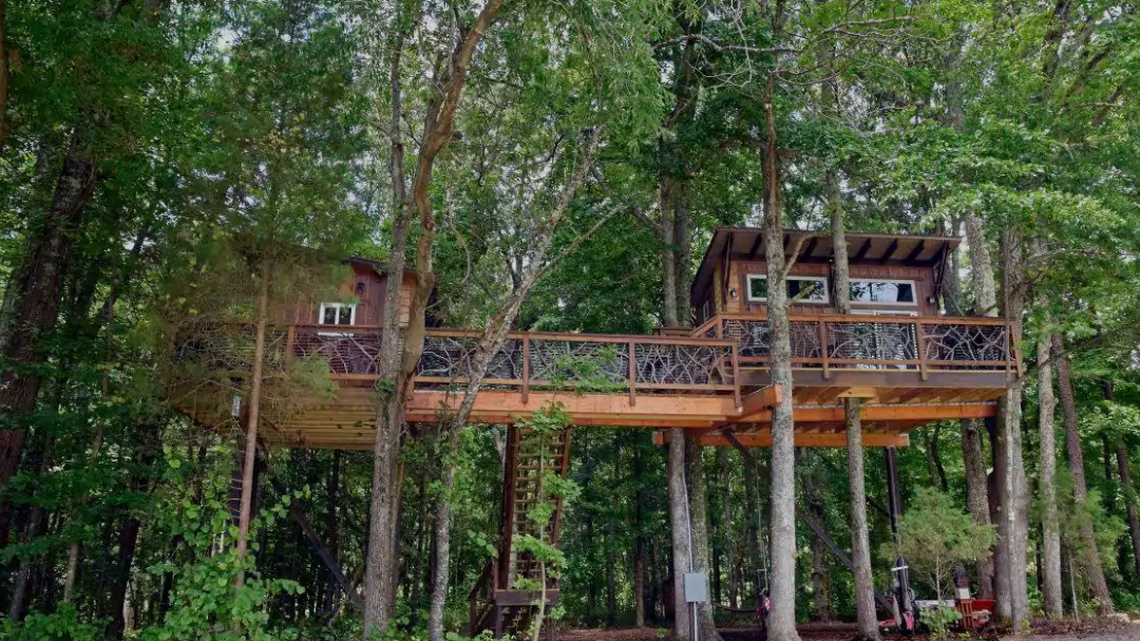 These images can only be used with stories related to Airbnb listings.