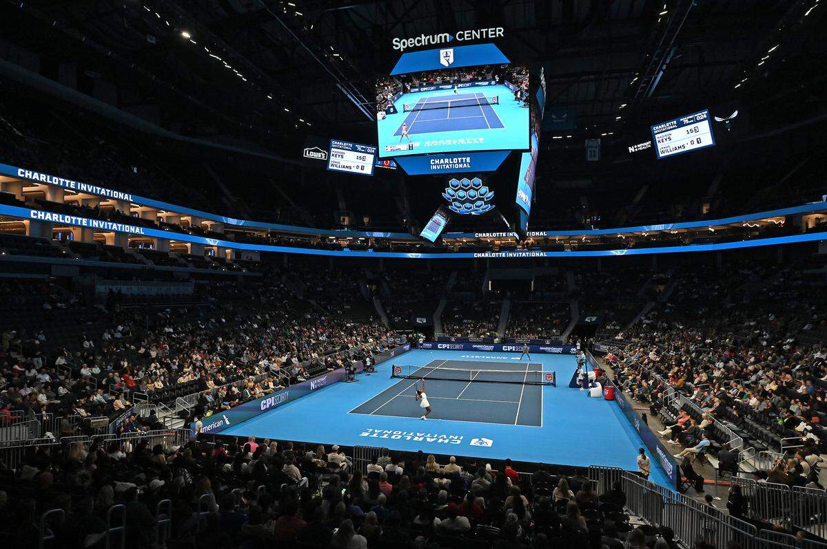 Venus Williams serves to Madison Keys during the Charlotte Invitational on Thursday, Dec. 4, 2025 at Spectrum Center.