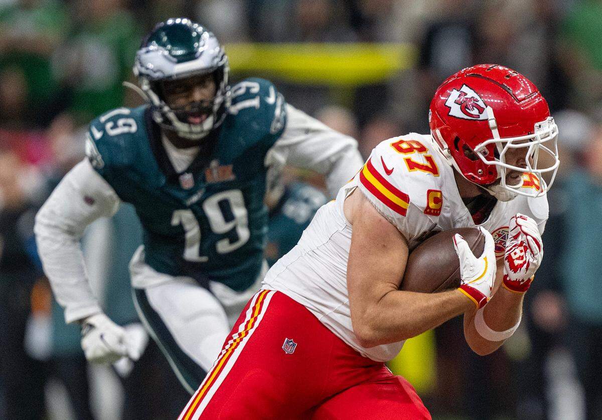 Kansas City Chiefs tight end Travis Kelce joins JANA Partners in push to make changes for Charlotte-based Six Flags Entertainment Corp. to make changes.