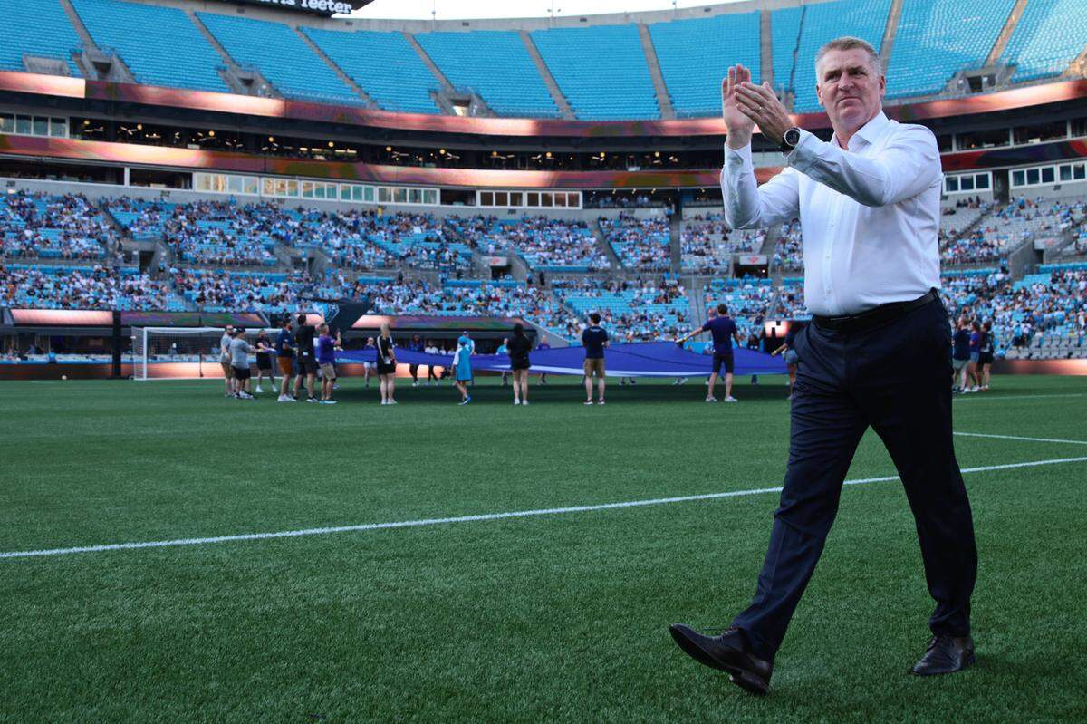 Charlotte FC’s Dean Smith applauds the fans as he walks out before Saturday’s match against the D.C. United at Bank of America Stadium. Scott Kinser-USA TODAY Sports