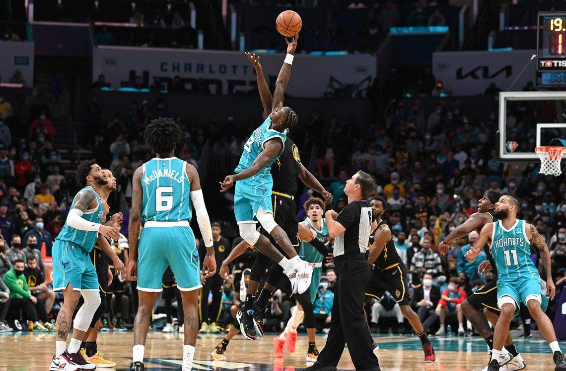Charlotte Hornets guard Terry Rozier, center, out-jumped Golden State forward Draymond Green with 15.3 seconds left on a critical jump ball despite having a five-inch height disadvantage.