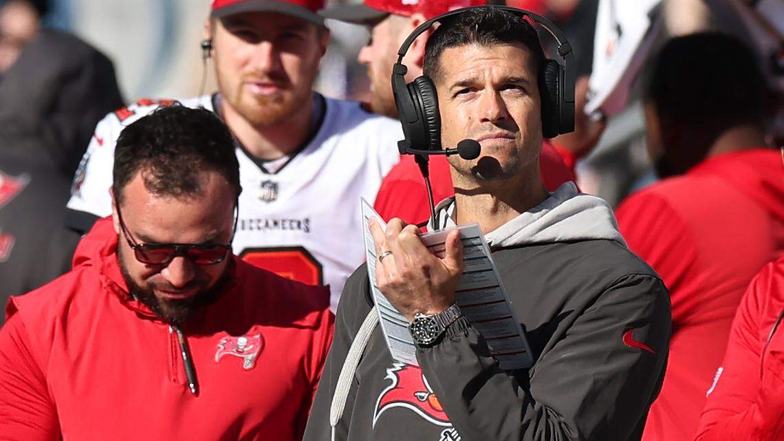 What NFL players, experts, fans are saying as Carolina Panthers target Dave Canales