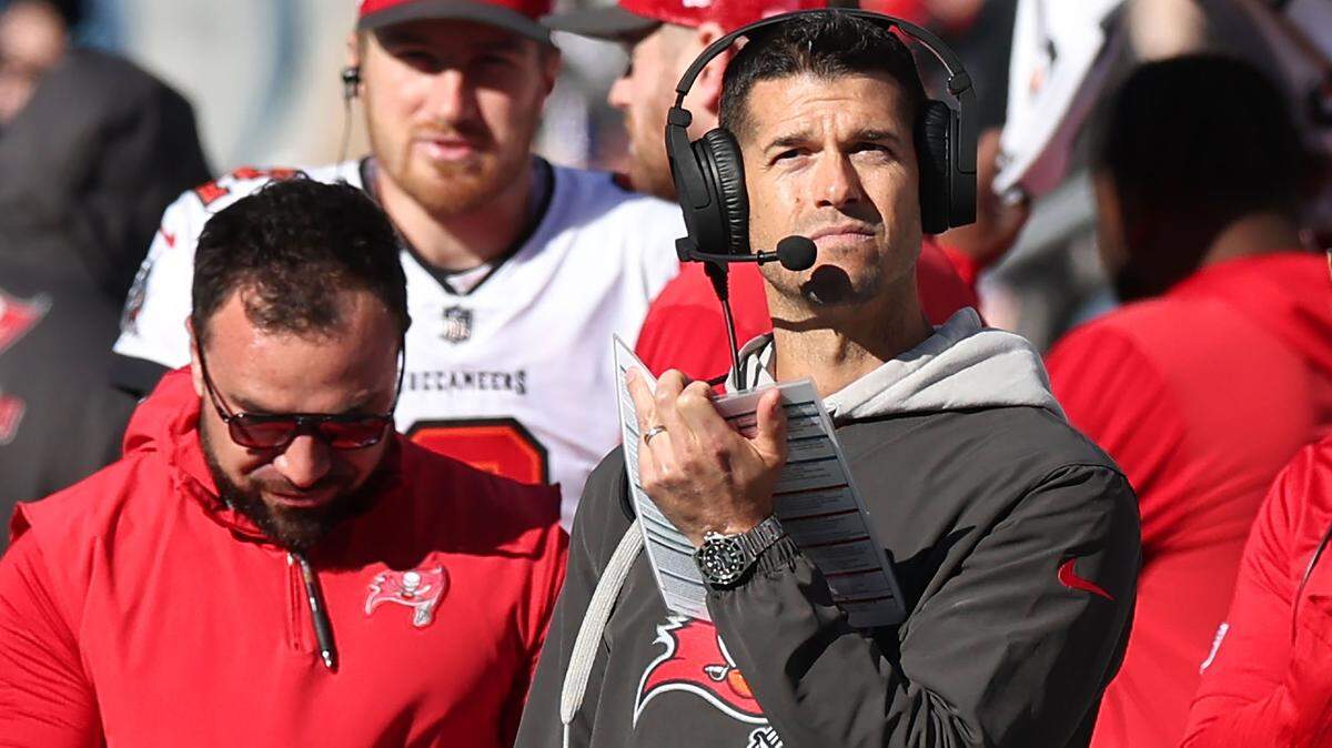 What NFL players, experts, fans are saying as Carolina Panthers target Dave Canales