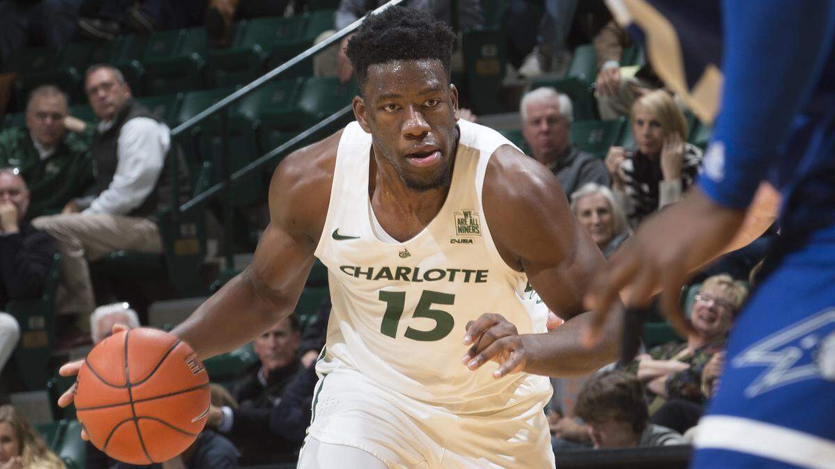 Charlotte’s Amidou Bamba goes to the basket against UNC Asheville. SAM ROBERTS