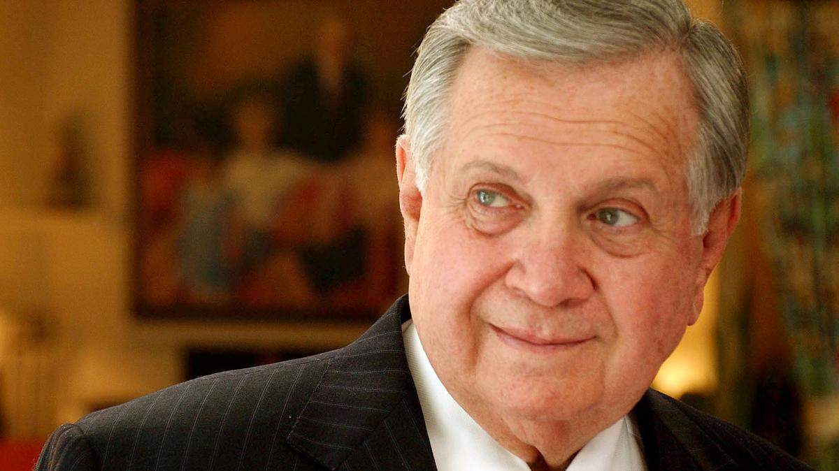 Charlotte philanthropist Leon Levine died Wednesday at age 85.