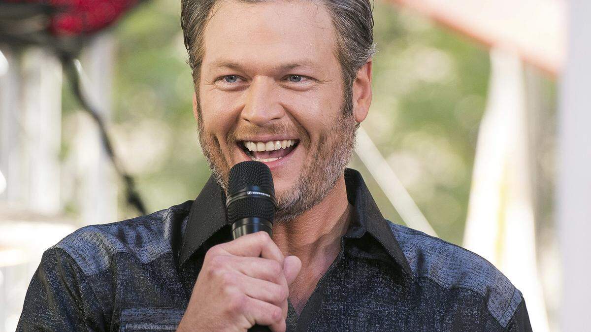 Singer Blake Shelton announced he's doing a free concert in Charlotte Wednesday at Coyote Joe's.