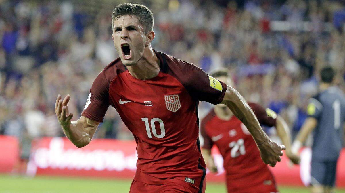 United States national team midfielder Christian Pulisic (10).