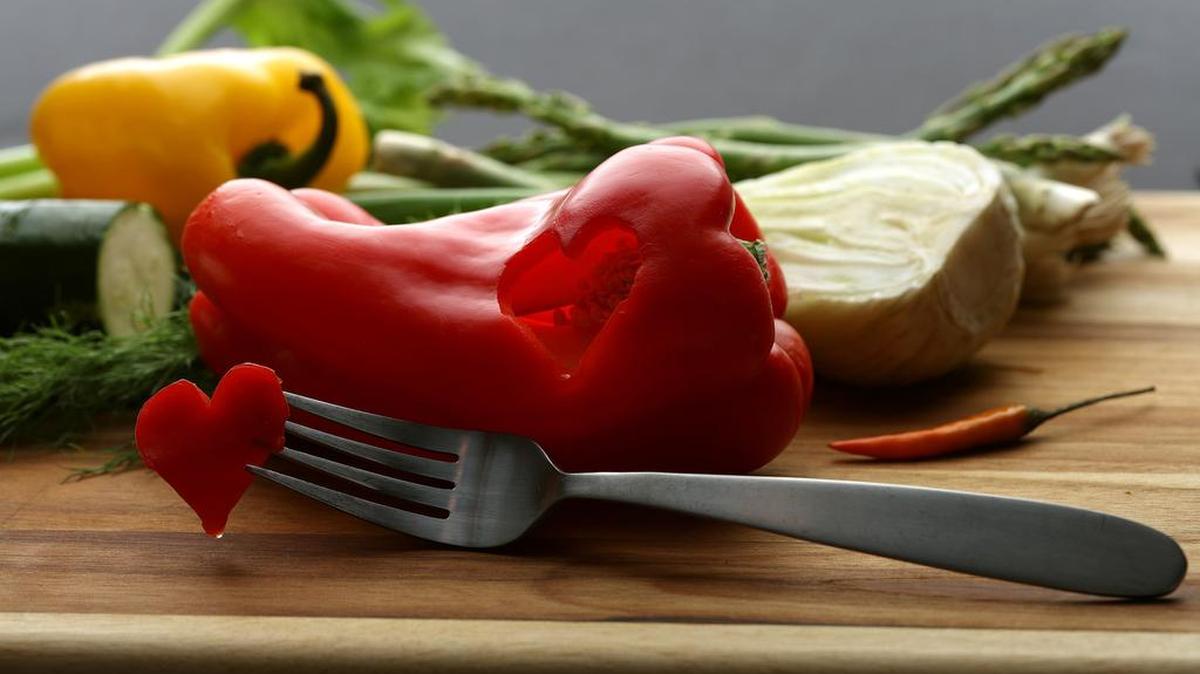 Cooking for a new squeeze can make for a romantic evening, especially if you remember some key points: Don't panic, keep it simple and plan your menu well ahead.