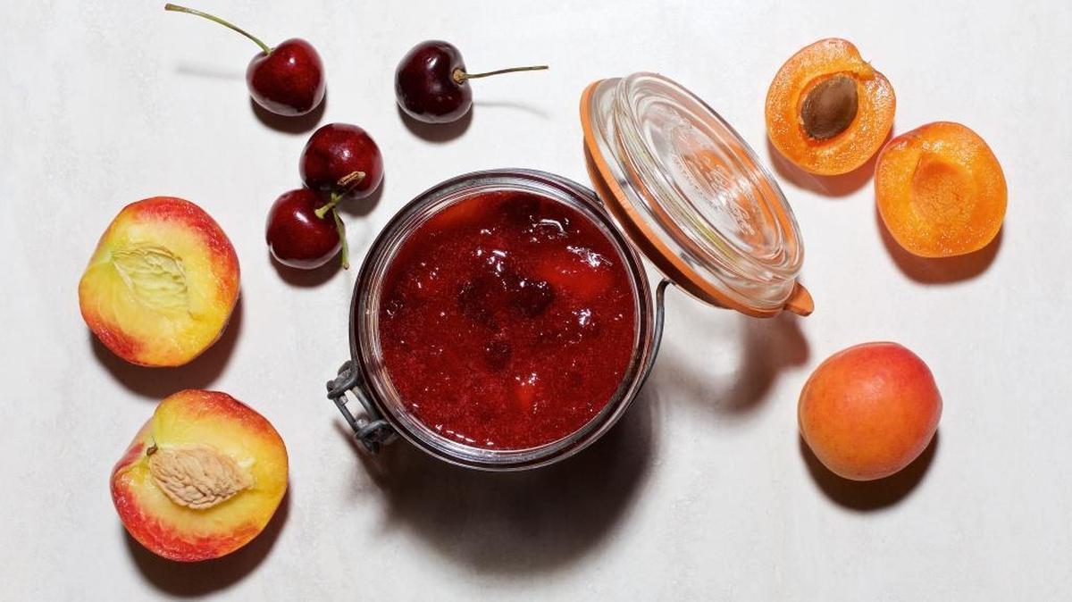 How to make a good jam without the hassle of canning. MUST CREDIT: Photo by Deb Lindsey for The Washington Post. Food styling by The Washington Post’s Jennifer Gregory Beeson.