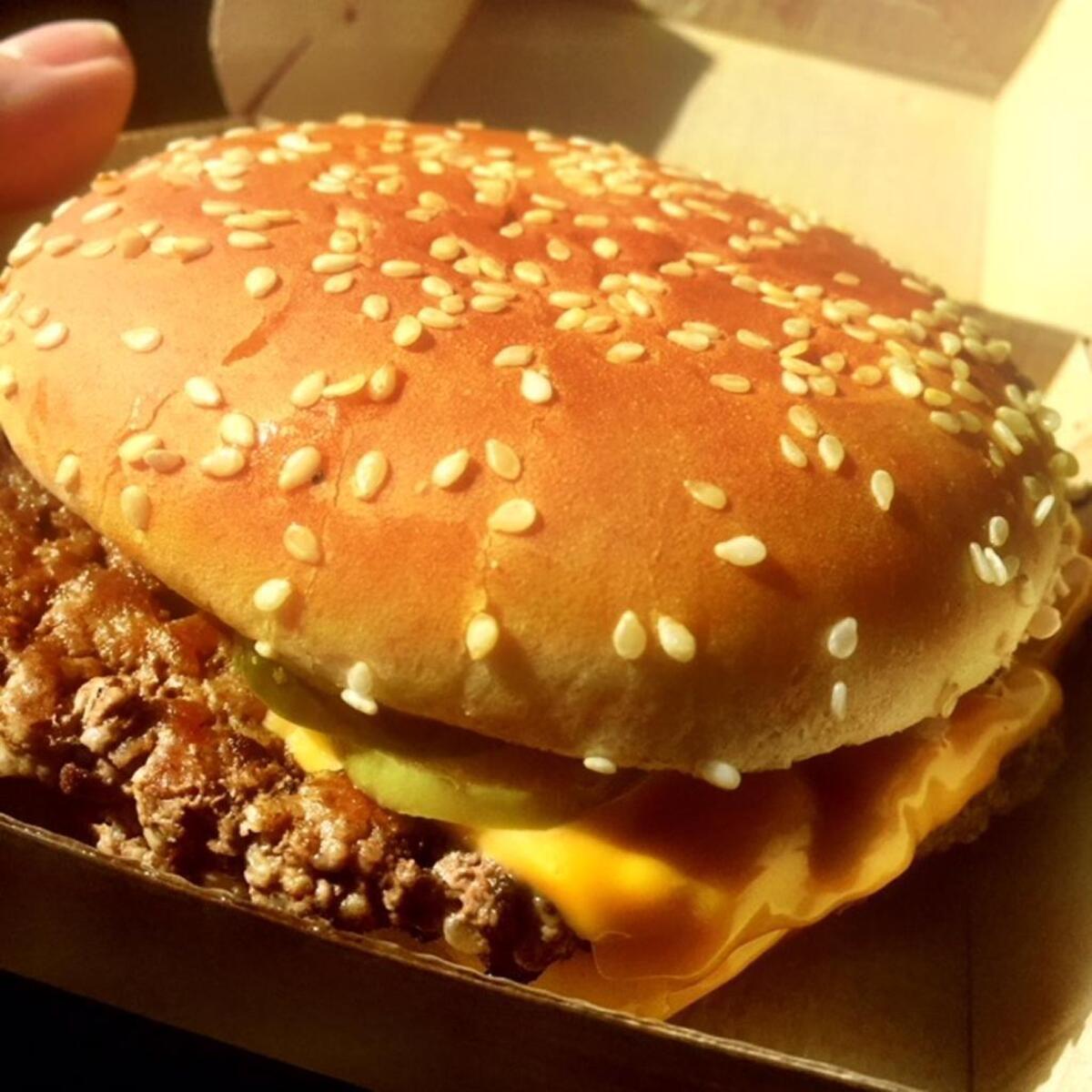 The good ol’ Quarter Pounder as you’ve always know it: Thin patty, two slices of cheese, pickles, onion and ketchup.