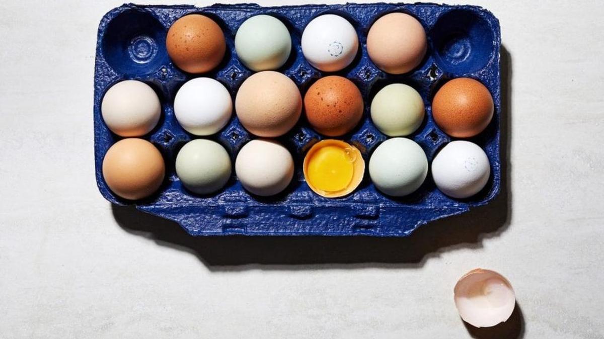 There are plenty of factors when it comes to picking out grocery store eggs.