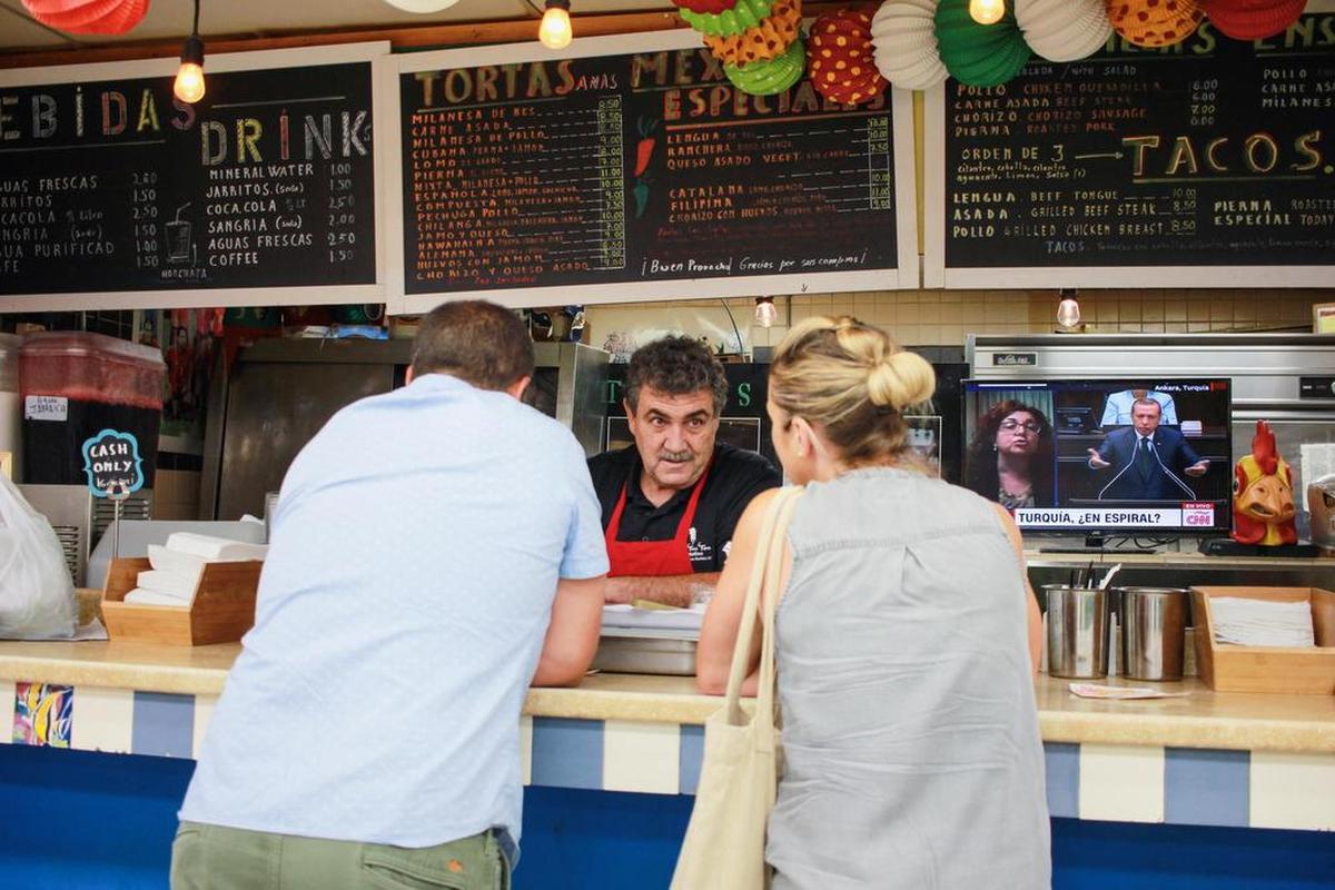 Joe and Katy Kindred talk with Rodolfo Montero Gracia at Sav/Way Foods.