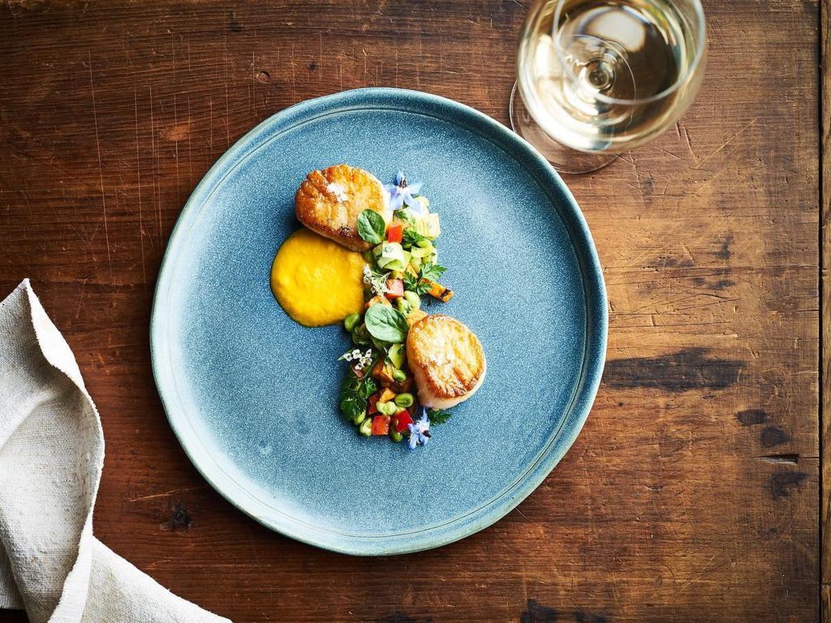 Seared scallops and succotash