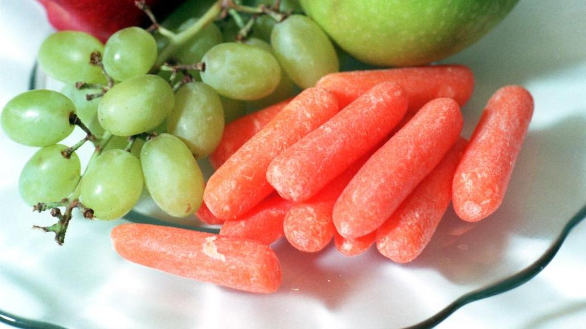 Healthy snacks like apples, grapes and carrots are a great addition to packed lunches.