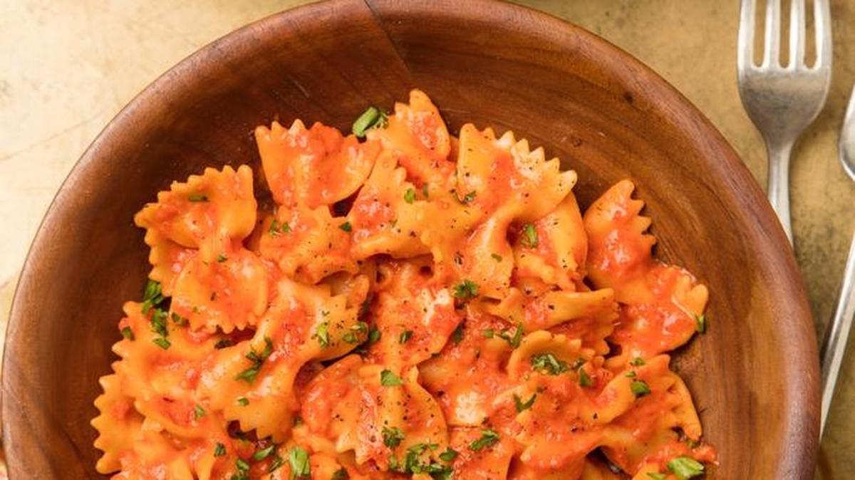 Dress up your bow ties with Spicy Vodka Cream Sauce.