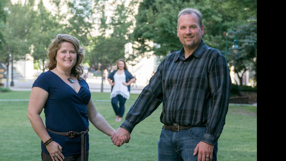 
 Dan Ziehm and his wife Lucinda, with Dan’s daughter Lauren in the background. Dan lost 126 pounds in 13 months with the help of a phone app.
