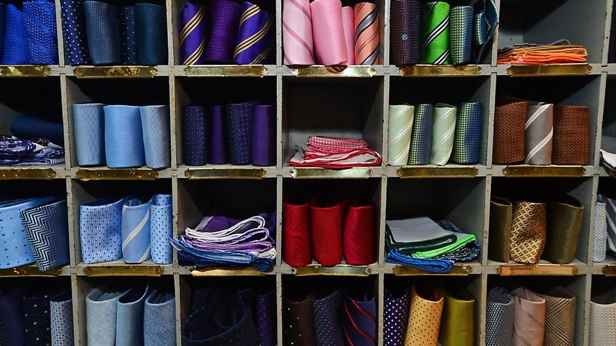 Abbeydale is a menswear specializing in men’s suits and casual clothes.