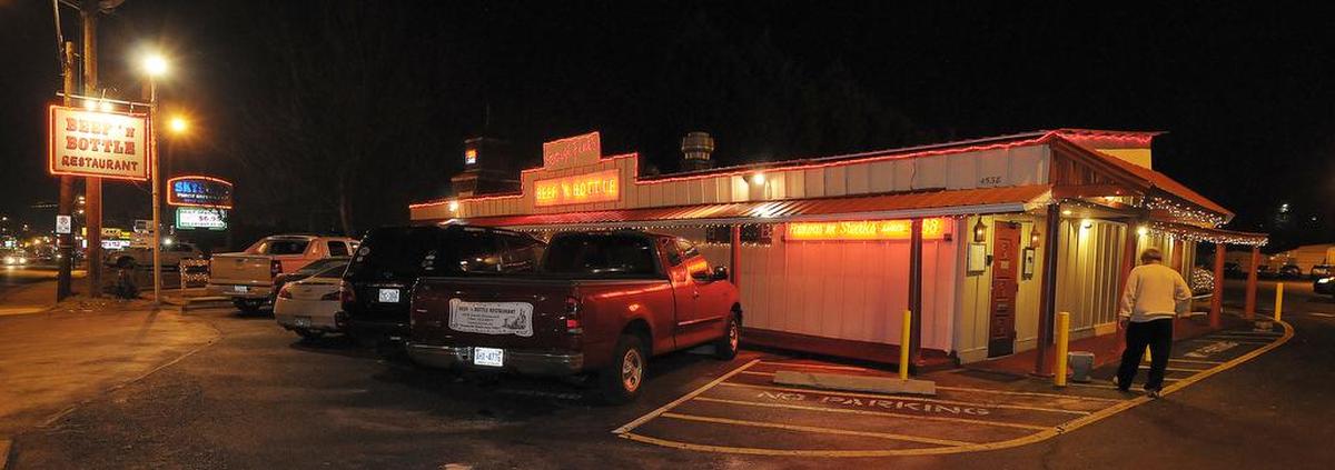 The Beef & Bottle on a Saturday night.