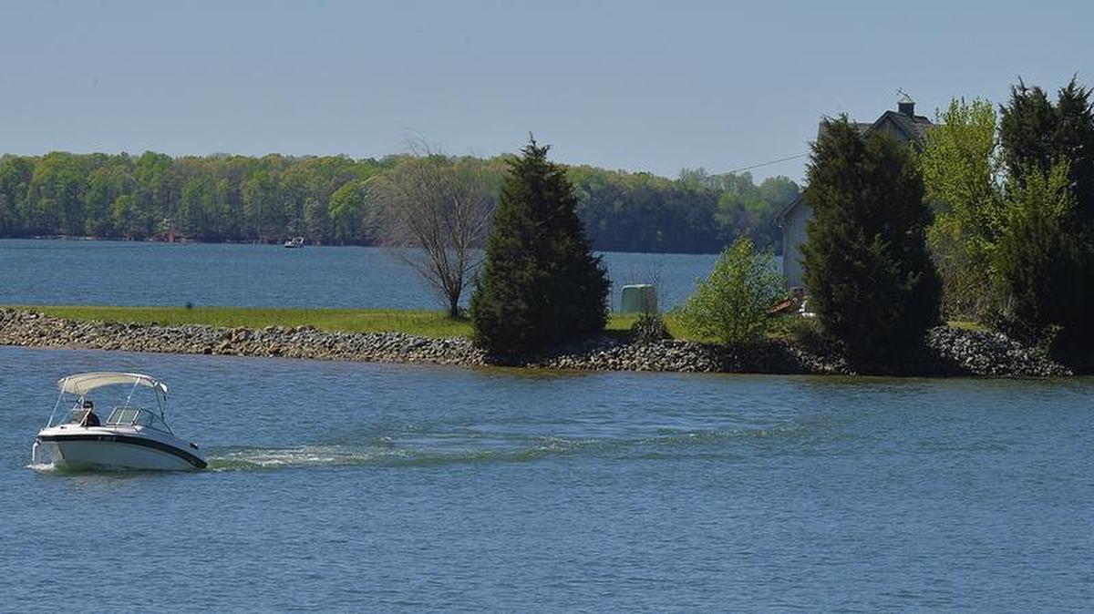 Boating is a favorite activity on Lake Norman. If you don’t own a boat, you can rent one or join a boat club.