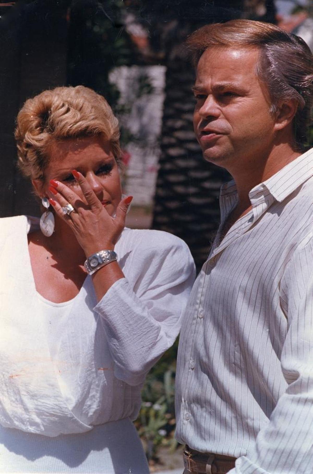 In 1987, Jim and Tammy Faye Bakker faced the media in front of their home in Palm Springs, Calif. Six weeks earlier, Bakker had resigned from the PTL television ministry the couple built.