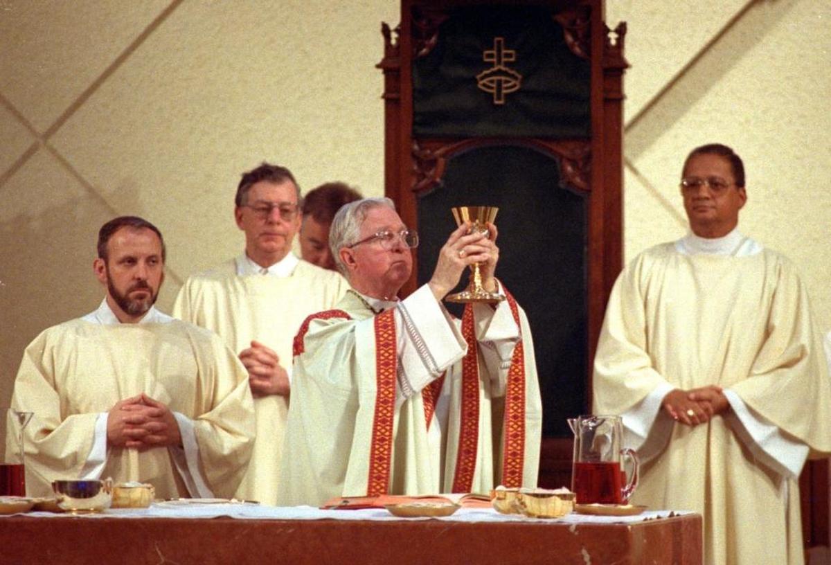 William Curlin (with chalice) prepares for communion during his installation as bishop of the Catholic Diocese of Charlotte in 1994 at Charlotte’s St. Gabriel Church. “I have brought you my heart,'” he said during a 2-1 / 2-hour mass.