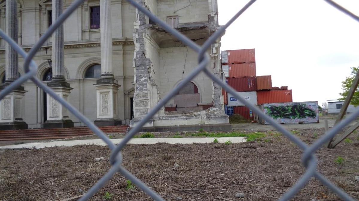 The Cathedral of the Blessed Sacrament, is the seat of the Christchurch diocese. It was built in the early 1900s in the Italian basilica style of the Renaissance and is on the list of New Zealand Historic Places. The cathedral, constructed in four years of steel and concrete and sheathed in limestone, was heavily damaged in the September 2010 earthquake and closed to the public for reconstruction. The February 2011 quake caused additional damage and its domes were removed. The church’s nave and sanctuary may be saved. For now, shipping containers filled with stones support its side.