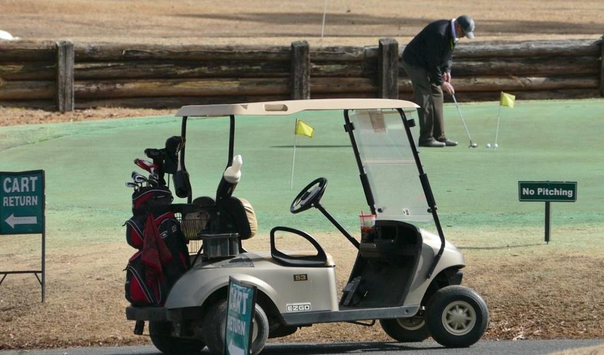 The practice green at Larkhaven Golf Club.