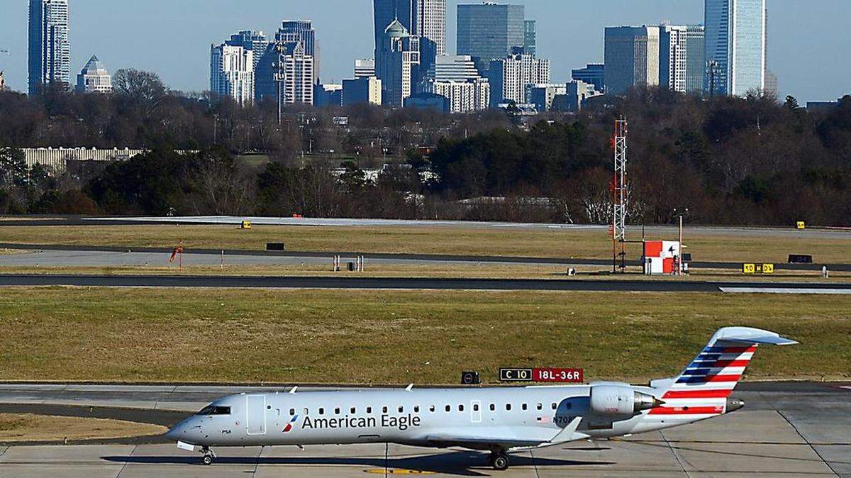 
An American Eagle jet taxis to the terminal at Charlotte Douglas International Airport. Officials in Charlotte on Friday defended a state bill that would extend a tax break for American Airlines, arguing that Charlotte needs to remain cost competitive to maintain its status as an American Airlines hub. 
