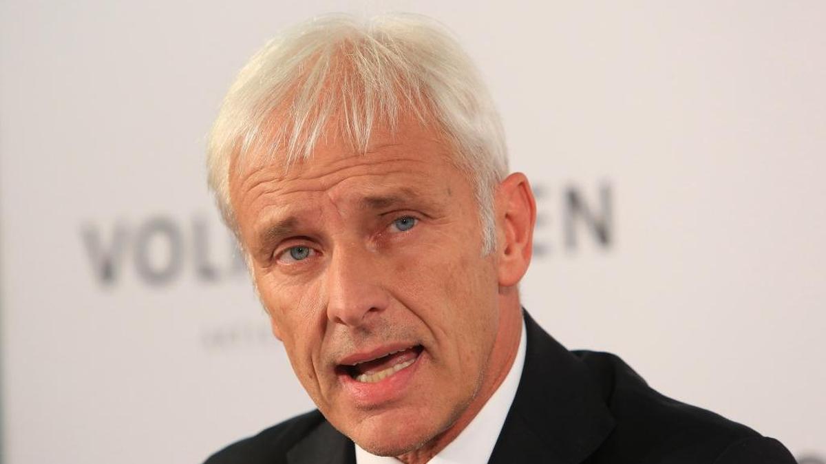 
Matthias Mueller, the new chief executive officer of Volkswagen AG (VW), speaks during a news conference in Wolfsburg, Germany, on Friday, Sept. 25, 2015. 
