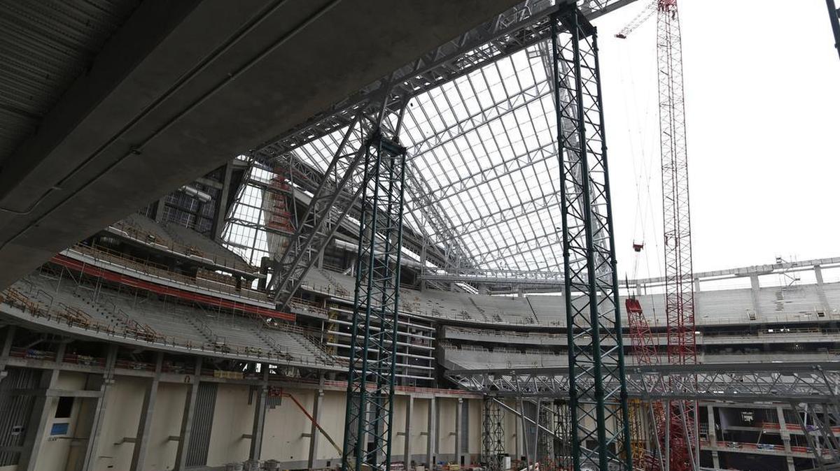 Wells Fargo says the signs mounted on its new towers near the Minnesota Vikings stadium are within its rights under contract and do not need to be removed.