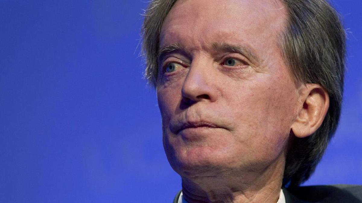 
Bill Gross sued Pacific Investment Management Co. and parent Allianz SE for “hundreds of millions of dollars,” claiming he was wrongfully pushed out as the bond giant’s chief investment officer by a “cabal” of executives seeking a bigger slice of the bonus pool
