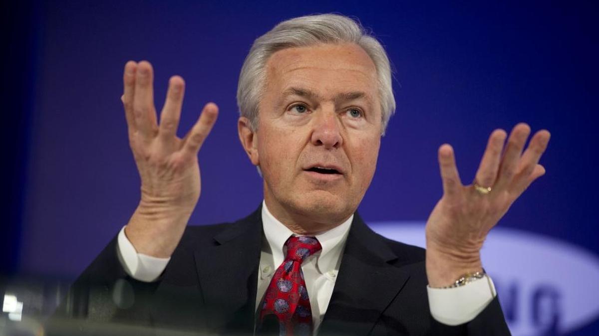 In a note to customers on Wednesday, Wells Fargo CEO John Stumpf acknowledged “recent news” that the bank opened unwanted accounts and said the conduct was “simply not acceptible.”