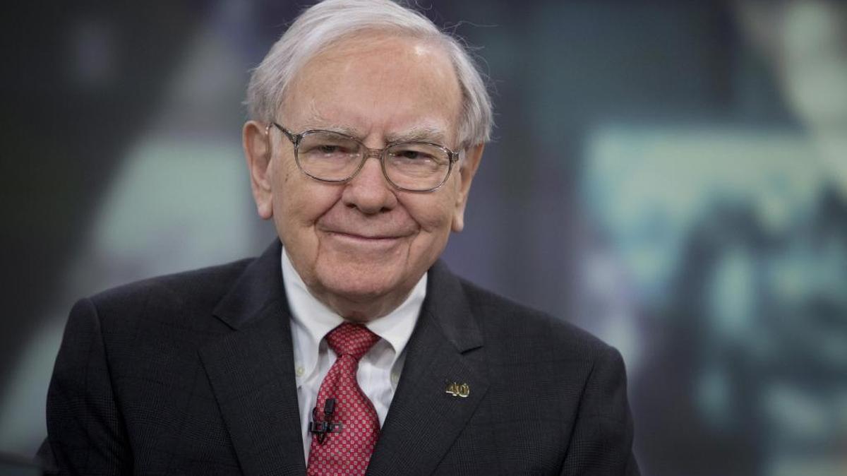 Warren Buffett oversaw about 506 million shares, or 9.9 percent, of Wells Fargo as of Dec. 31, according regulatory filings. The billionaire’s holding in Wells is approaching 10 percent, a level at which he’d have to pass a Federal Reserve review to keep building his stake.