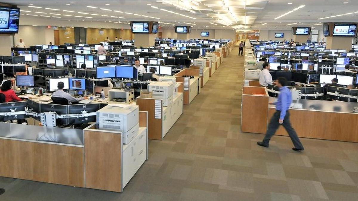
This file photo from 2013 shows employees working on Wells Fargo’s trading floor in the Duke Energy Center, where Wells Fargo Securities has operations. On Thursday, Wells Fargo Securities announced layoffs of less than 10 employees in Charlotte and New York. The laid-off Charlotte employees worked in the Duke building, the lender said.
