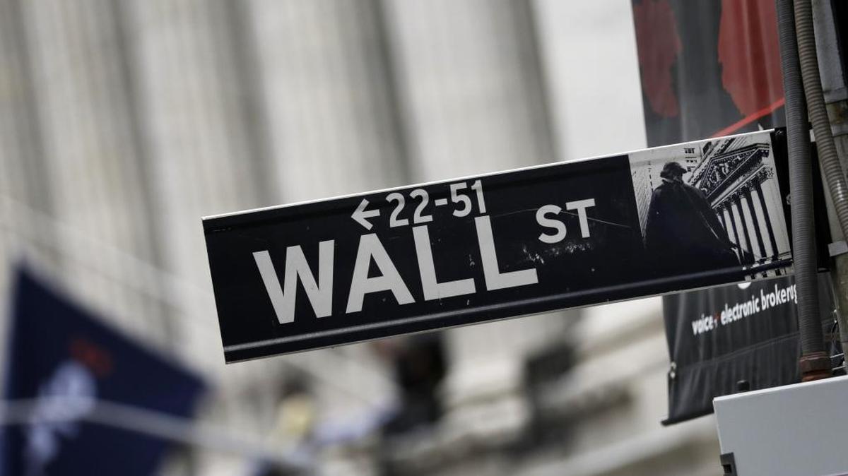 Wall Street executives would have to wait at least four years to collect most of their bonus pay and could be forced to return money if their companies lose big under rules being proposed to install one of the last major planks of the Dodd-Frank Act.