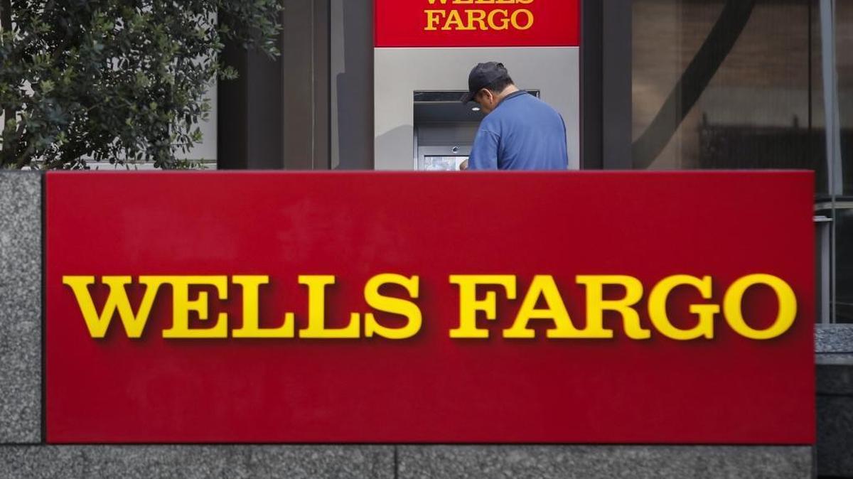 
Wells Fargo & Co. agreed to buy about $32 billion in assets from General Electric Co. and take on about 3,000 employees.

