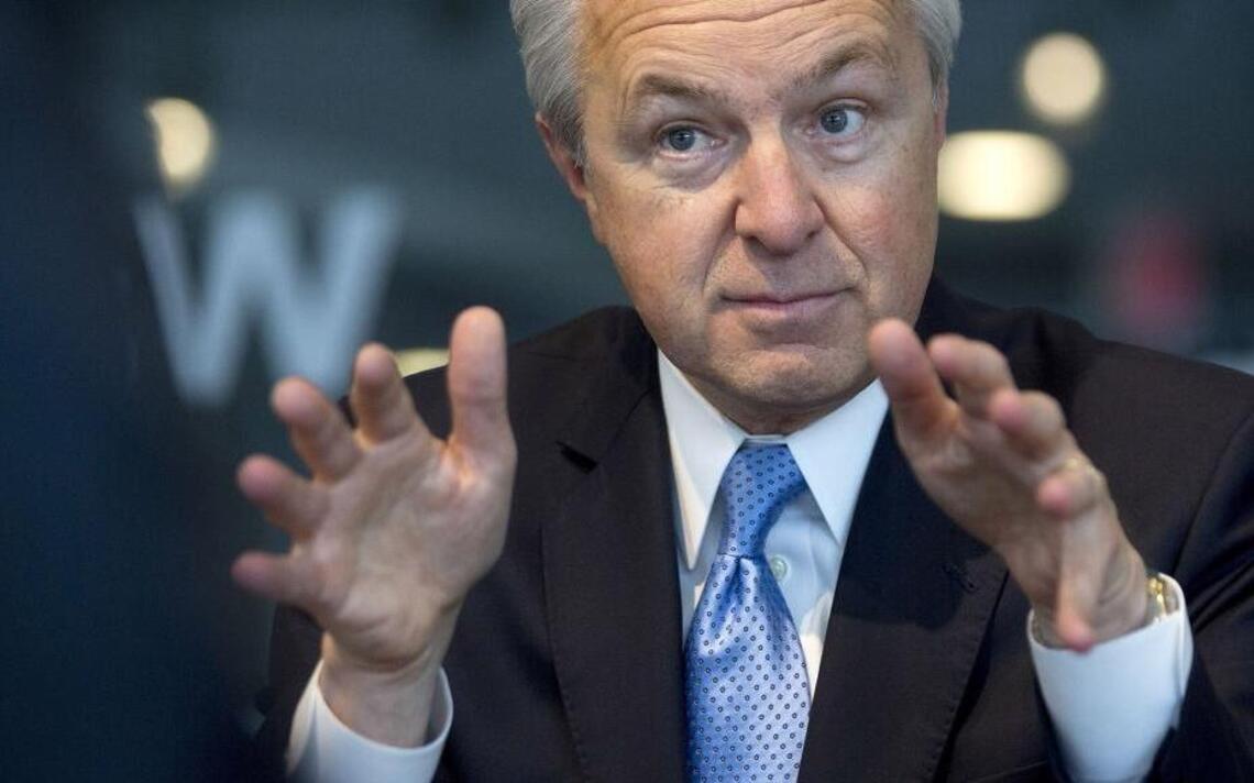 Bank analysts say Wells Fargo should cut CEO Stumpf’s pay