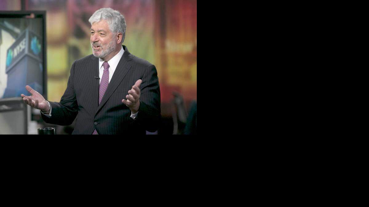 
Robert Benmosche, former president and chief executive officer of AIG, died on Friday at NYU Langone Medical Center in New York following treatment for lung cancer, AIG said in a statement. He was 70. 
