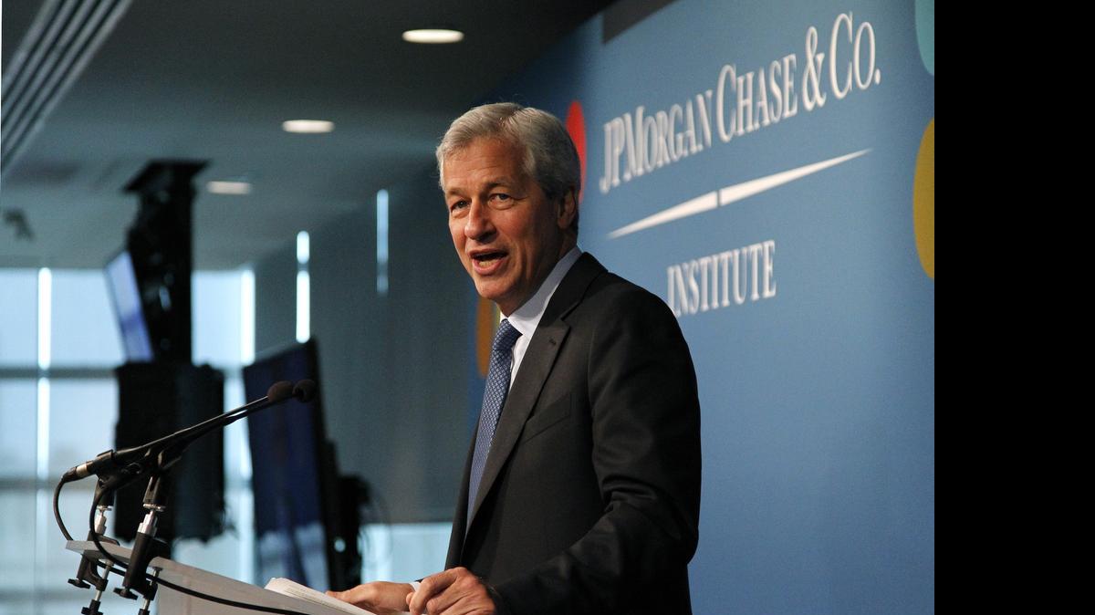 
JPMorgan Chase, led by CEO Jamie Dimon, is eliminating voice mail for consumer-bank employees as part of a push by the biggest U.S. lender to trim $2 billion in annual expenses.
