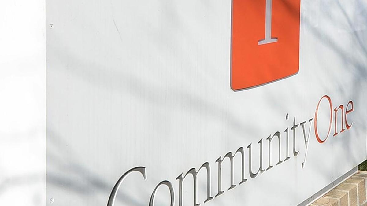 
Investors have filed a lawsuit against CommunityOne Bank, after the lender was accused by the government in 2011 of failing to report a Ponzi scheme that was operated through accounts at the bank.

