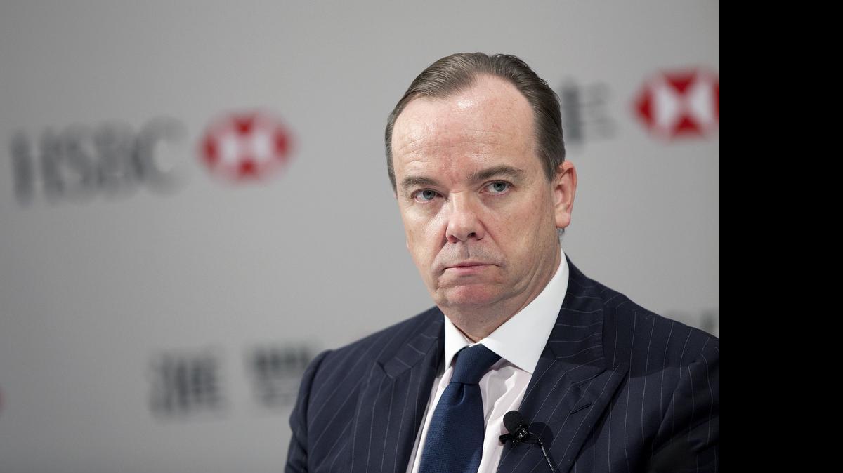 
HSBC Holdings Plc is preparing to cut thousands of jobs as part of a revamp to be announced by Chief Executive Officer Stuart Gulliver next week, according to a person with knowledge of the matter.
