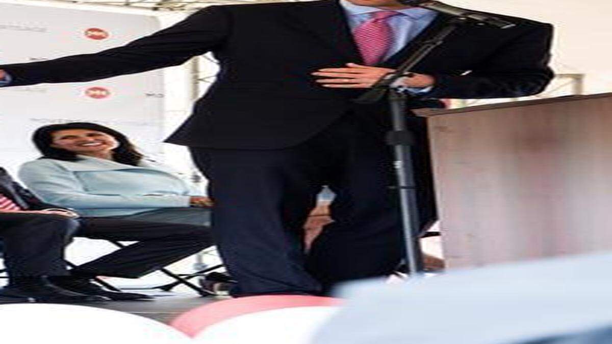 
Movement Mortgage CEO Casey Crawford speaks at the groundbreaking ceremony for the company’s new headquarters in Indian Land, S.C., on Monday, March 23, 2015. The company is expected to receive $53 million in tax incentives from South Carolina to create more than 650 jobs at the Lancaster County site.

