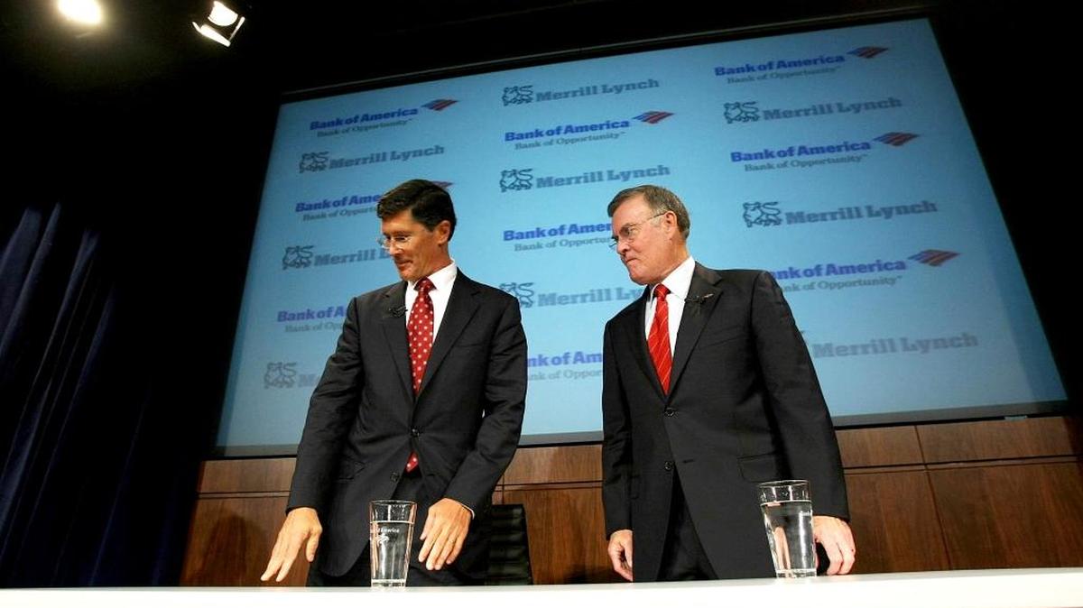 Bank of America’s then-CEO Ken Lewis (R) and Merrill Lynch CEO John Thain depart a press conference at Bank of America’s New York headquarters September 15, 2008 after discussing the Charlotte bank’s $50 billion takeover of Merrill Lynch.